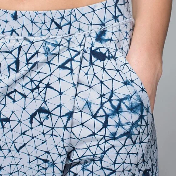 Lululemon Retreat Yogi Crop - Picture 5 of 12